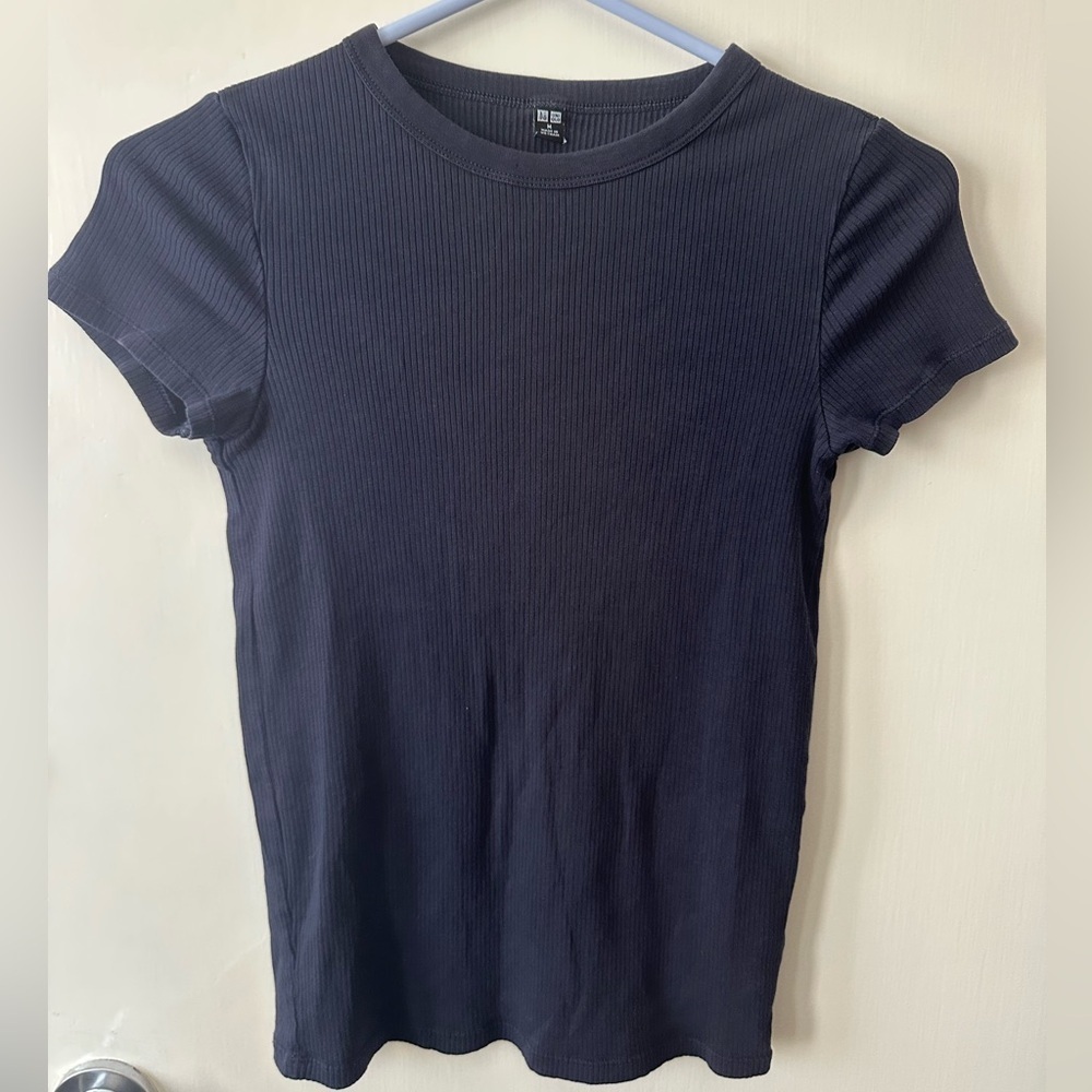 Uniqlo Women's Dark Gray Ribbed Short Sleeve Top